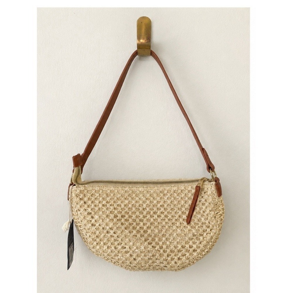 NWT Universal Thread Straw Half Moon Shoulder Bag Tan Beige Crescent Woven Purse